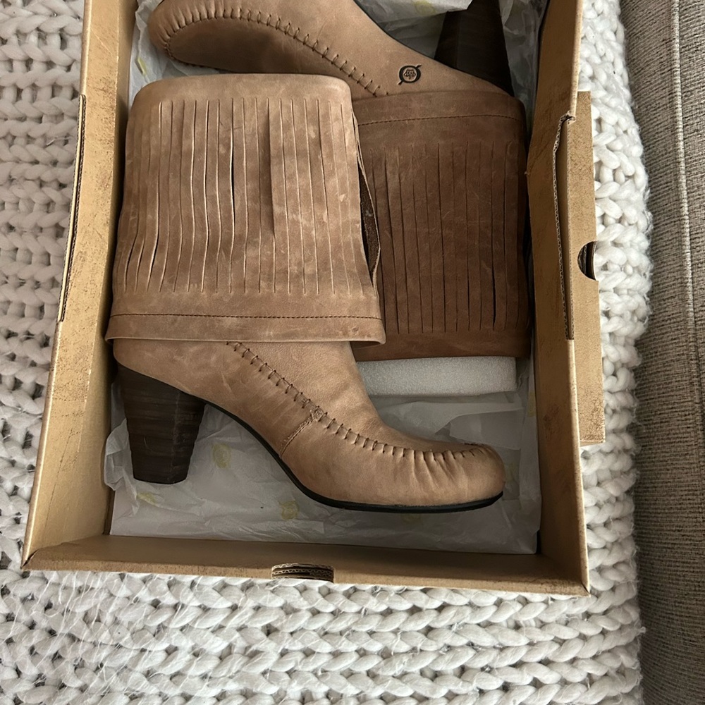 BORN Banbury fringe boots